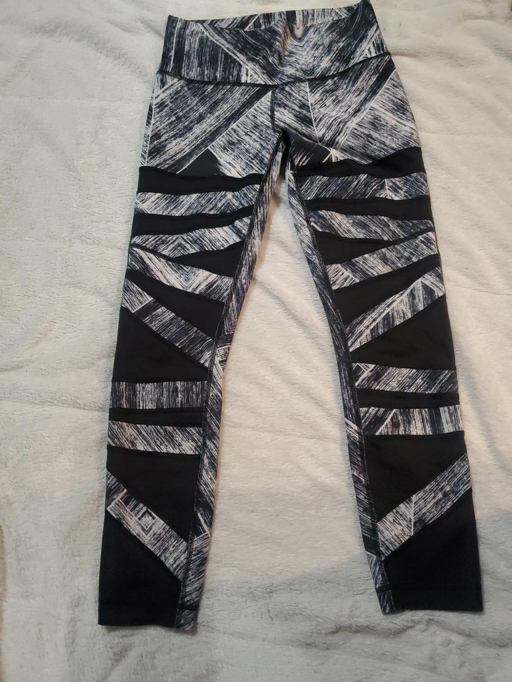 Lululemon Black White Geometric Colorblock Yoga Leggings 26.5" Inseam